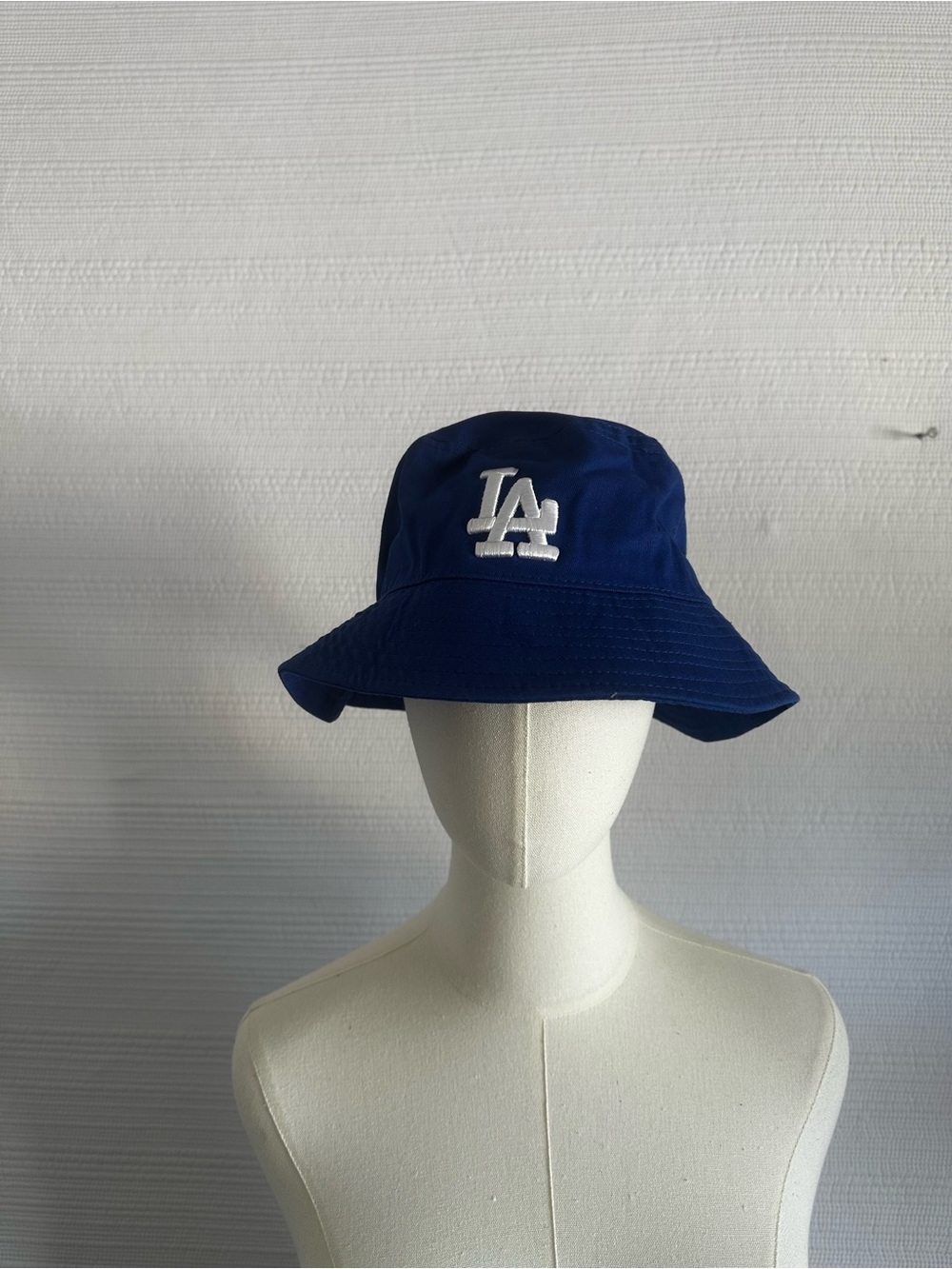 LA Blue Bucket Hat – Minimal Streetwear Aesthetic, 100% Cotton Sporty Casual - Picture 12 of 13